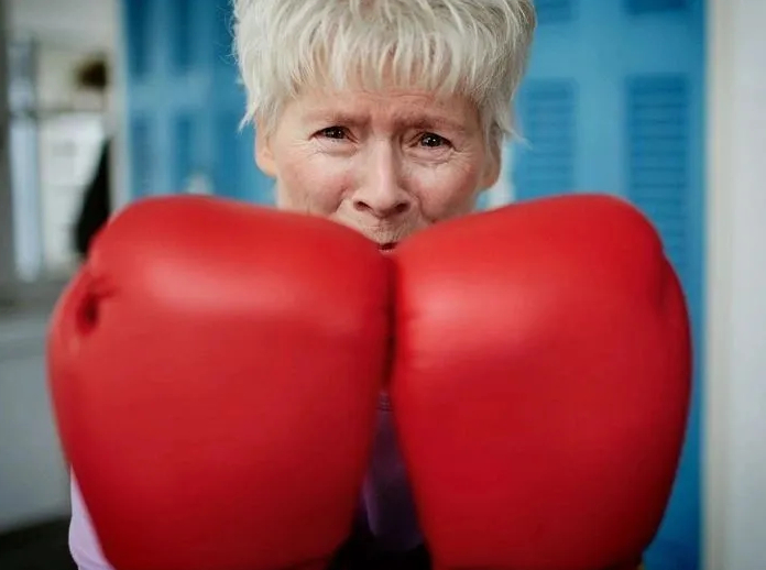 Rock Steady Boxing Woodland Hills participant boxing with red gloves